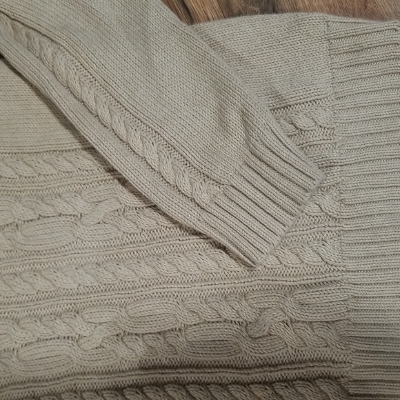 IZOD GOLF 100% Cotton Tan Chunky Cable Knit V-Neck Sweater - Picture 4 of 8